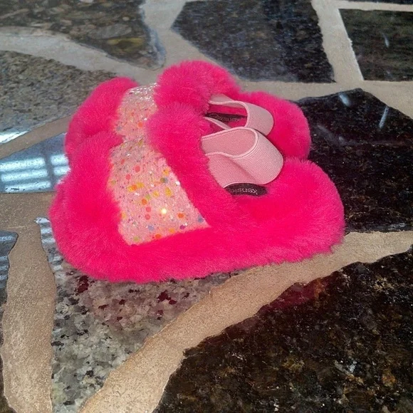 Kensie Girl's Warm Faux Fur Slipper With Elastic Back and Glitter Band size 5/6 - Picture 2 of 4
